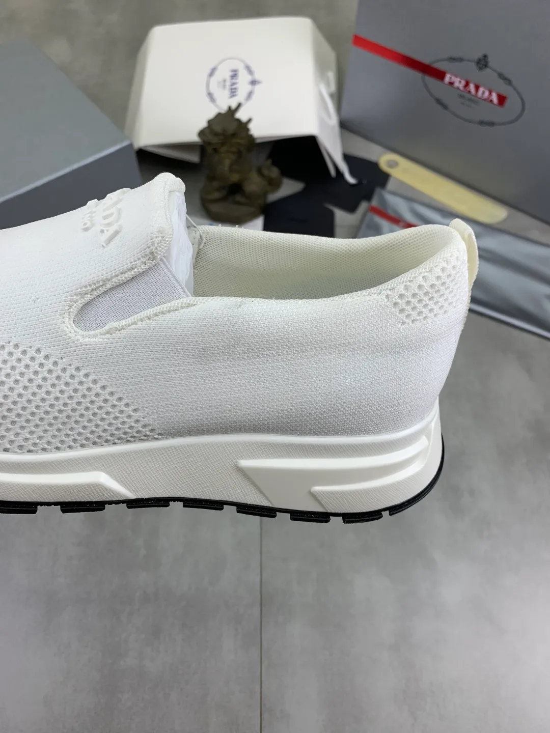Men's shoes 💰P560💰[New model] Flying weave series (summer must-have) is now available on the official website, 🆘 Trendy brand (Prada) mainly promotes popular models, avant-garde and versatile fashionable men's shoes, private version molding, cowhide surface splicing 1:1.. Simple fashion, original imported cowhide lining and cowhide feet; the atmosphere and personality are more fashionable, eye-catching and pursuing class. It will subvert the old idea and be a must-have for fashion trendsetters with you! Must keep it for yourself! High-end comfort and low-end, high-end quality workmanship. Size: 38-45 6️⃣colors available.